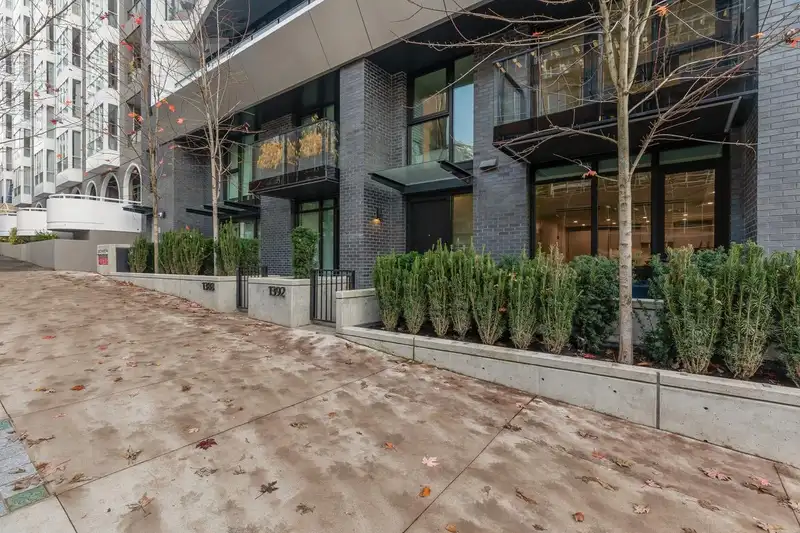 1392 HORNBY STREET - photo 2 of 40