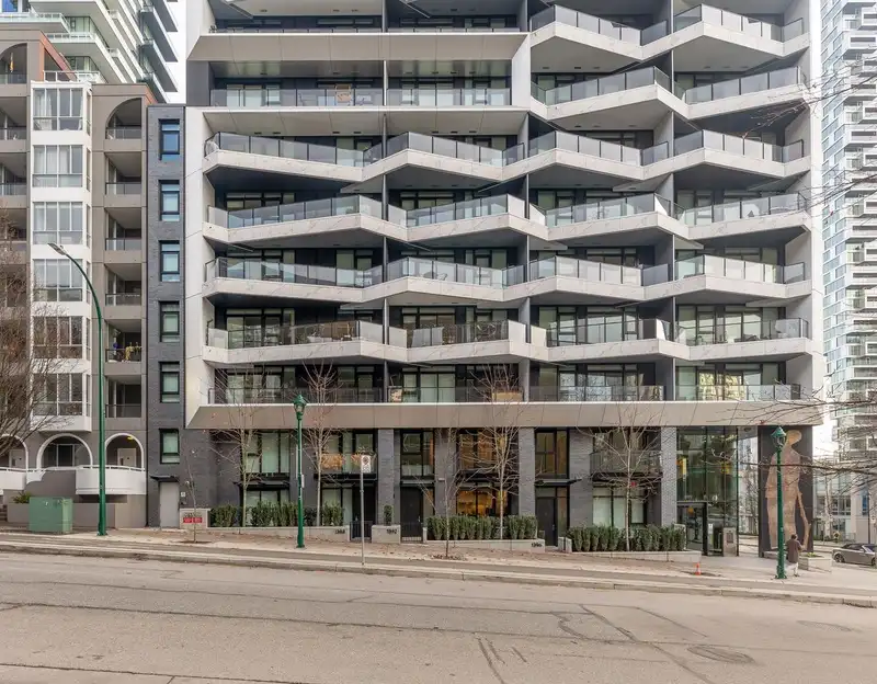 1392 HORNBY STREET - photo 3 of 40