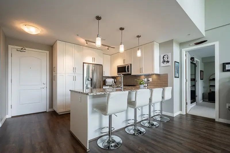 410 6490 194 STREET - photo 2 of 25