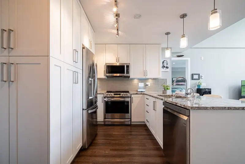 410 6490 194 STREET - photo 3 of 25