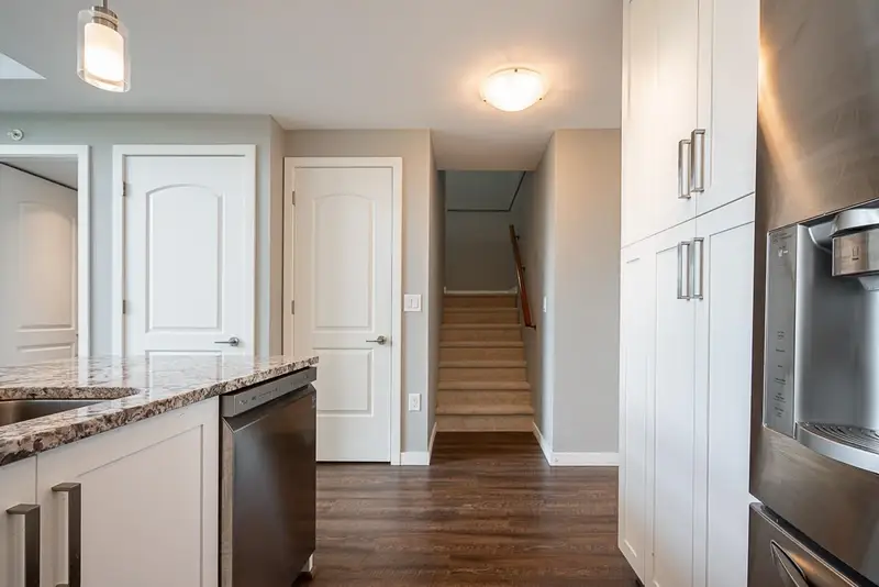 410 6490 194 STREET - photo 4 of 25