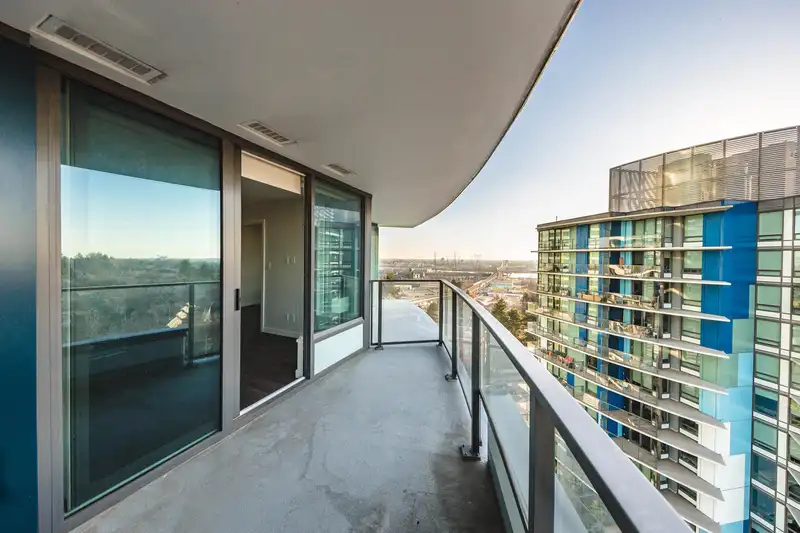 1202 8189 CAMBIE STREET - photo 2 of 17