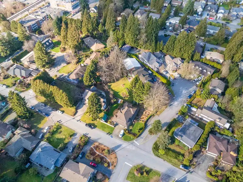 529 PERTH AVENUE - photo 1 of 20