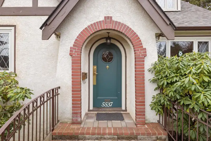 5537 HOLLAND STREET - photo 3 of 33