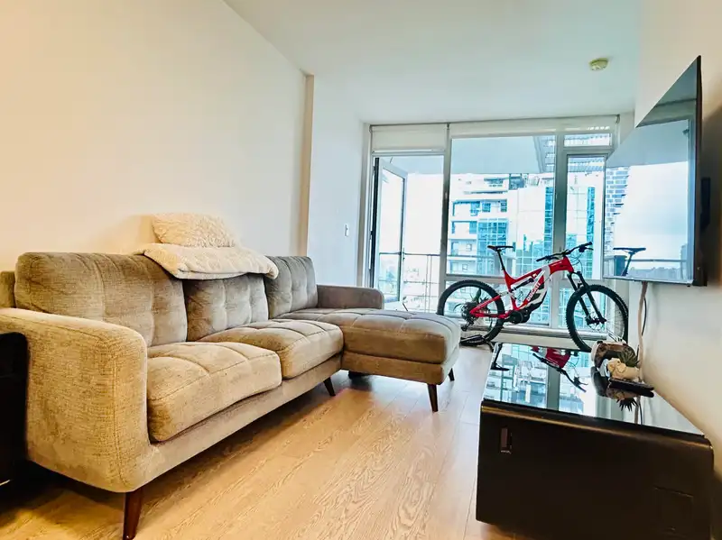 2009 1283 HOWE STREET - photo 1 of 25