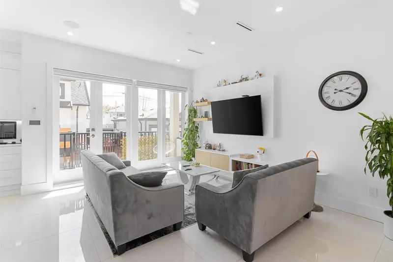 886 E 38TH AVENUE - photo 3 of 35