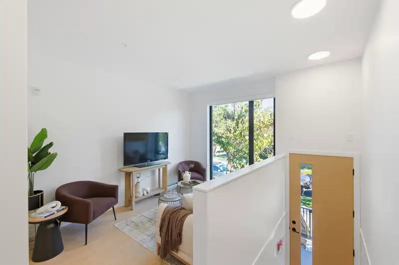 2408 E 12TH AVENUE - photo 4 of 28