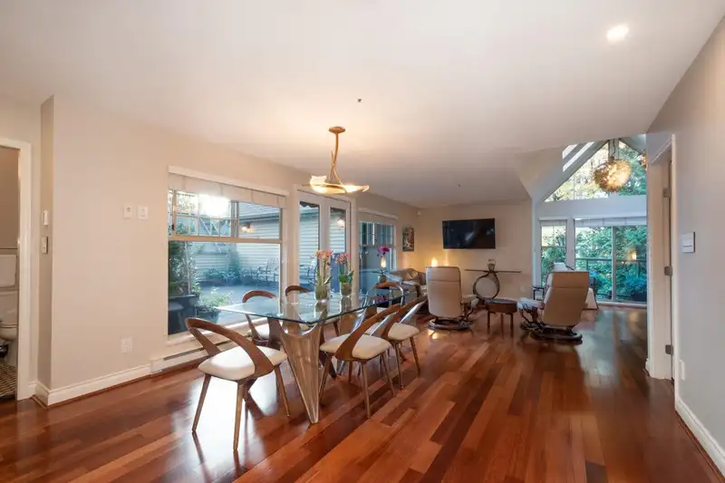 401 180 RAVINE DRIVE - photo 3 of 38
