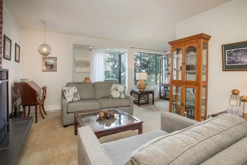 918 LADNER STREET - photo 4 of 30