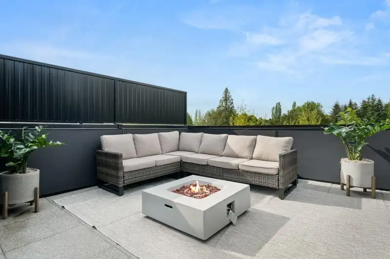 28 20335 70A AVENUE - photo 1 of 8