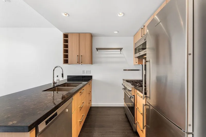 701 1708 COLUMBIA STREET - photo 4 of 25