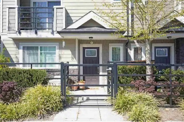50 14285 64 AVENUE - photo 3 of 40