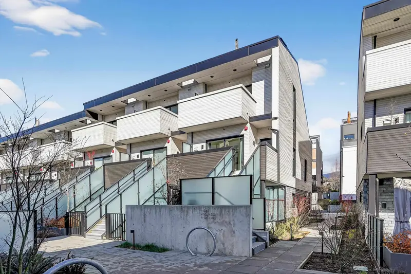 225 650 E 2ND STREET - photo 3 of 25