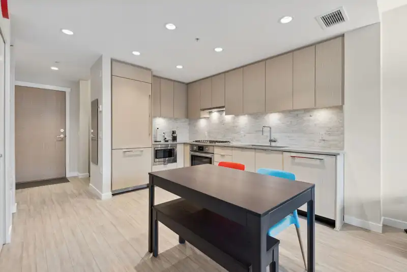 425 9213 ODLIN ROAD - photo 4 of 30