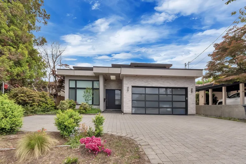 440 W QUEENS ROAD - photo 1 of 25