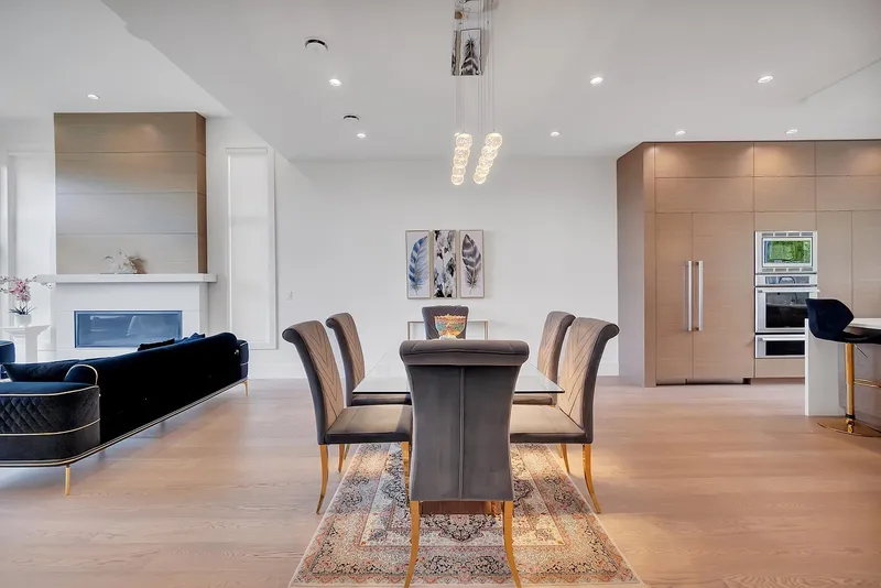 440 W QUEENS ROAD - photo 2 of 25