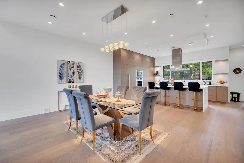 440 W QUEENS ROAD - photo 3 of 25