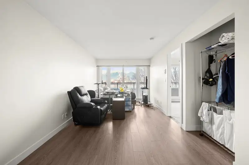419 1588 E HASTINGS STREET - photo 1 of 6
