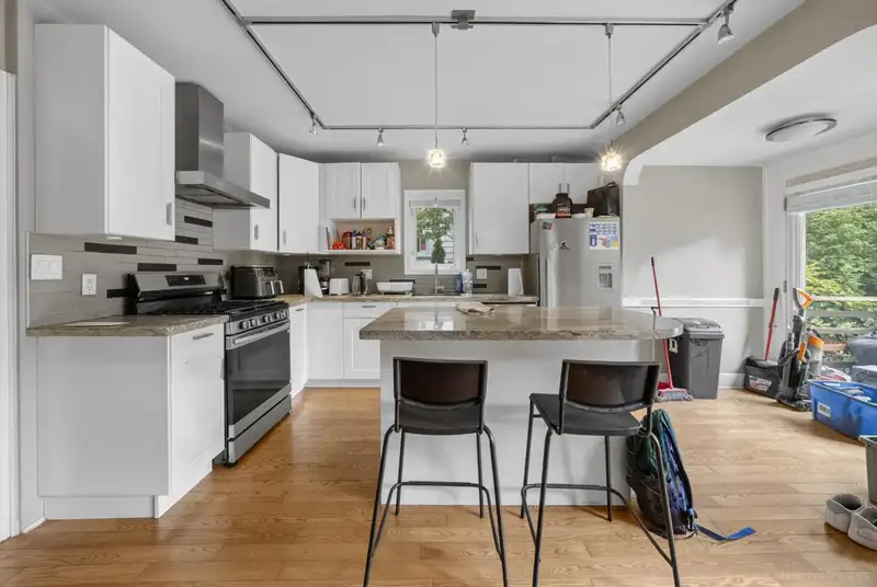 3884 W 20TH AVENUE - photo 4 of 38
