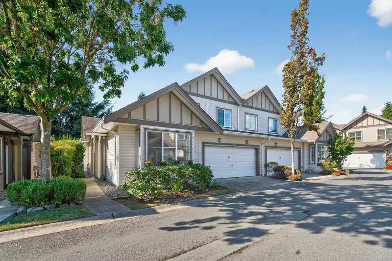 19 15868 85 AVENUE - photo 1 of 32