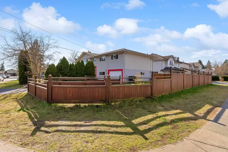 11645 195A STREET - photo 3 of 25