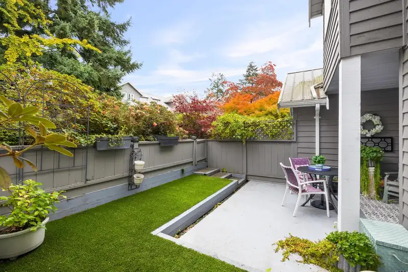 1539 BOWSER AVENUE - photo 2 of 26