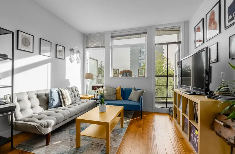 409 5692 KINGS ROAD - photo 3 of 23