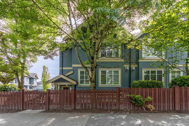 6 6635 192 STREET - photo 3 of 36
