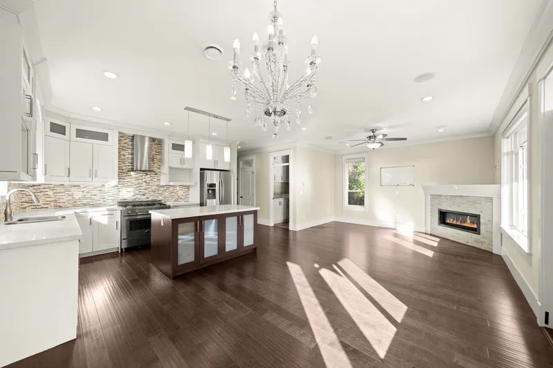 7028 BROADWAY - photo 1 of 25