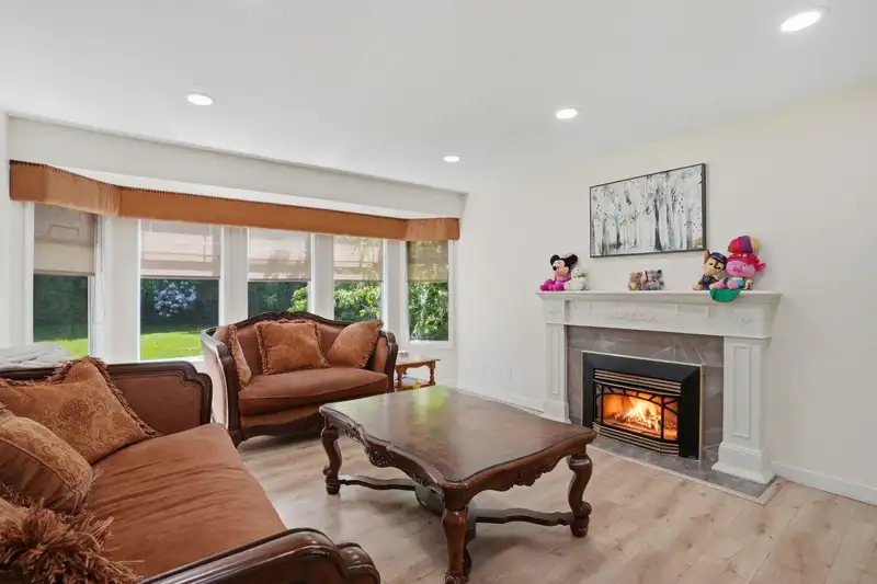 11142 85A AVENUE - photo 2 of 19
