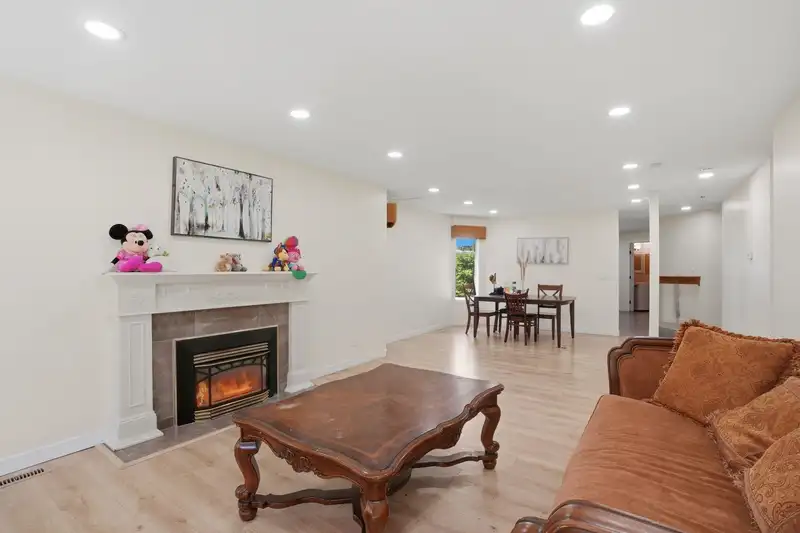 11142 85A AVENUE - photo 3 of 19