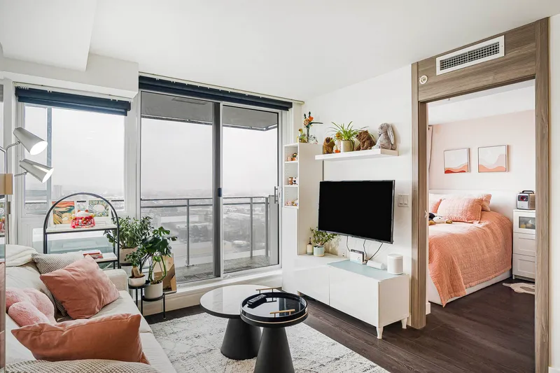 2505 433 SW MARINE DRIVE - photo 1 of 11