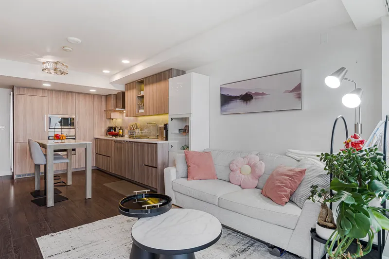 2505 433 SW MARINE DRIVE - photo 2 of 11