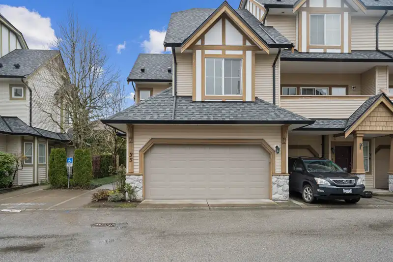 35 18707 65 AVENUE - photo 3 of 38