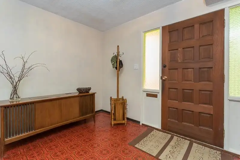 3861 CLEMATIS CRESCENT - photo 2 of 32