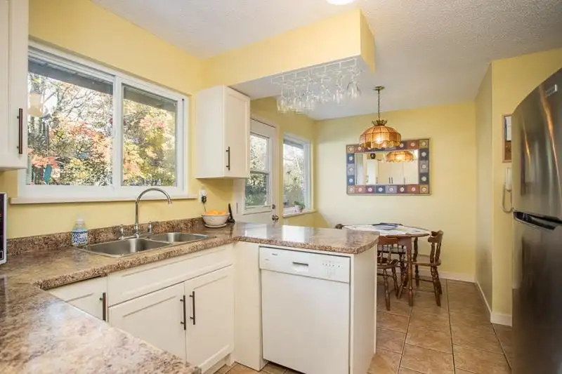 3861 CLEMATIS CRESCENT - photo 3 of 32