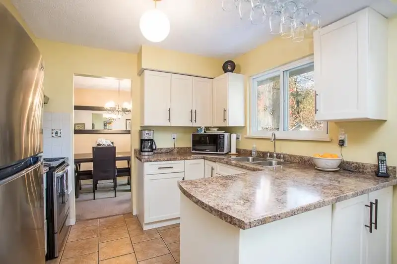 3861 CLEMATIS CRESCENT - photo 4 of 32
