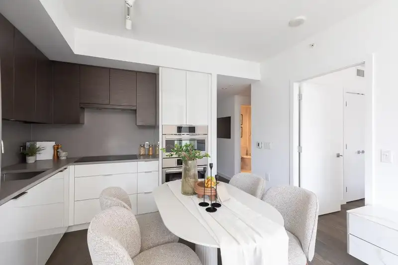 607 1678 PULLMAN PORTER STREET - photo 4 of 28
