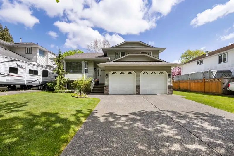 2450 268 STREET - photo 2 of 30