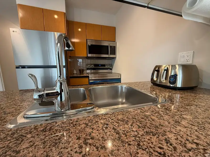 1506 1189 HOWE STREET - photo 2 of 7