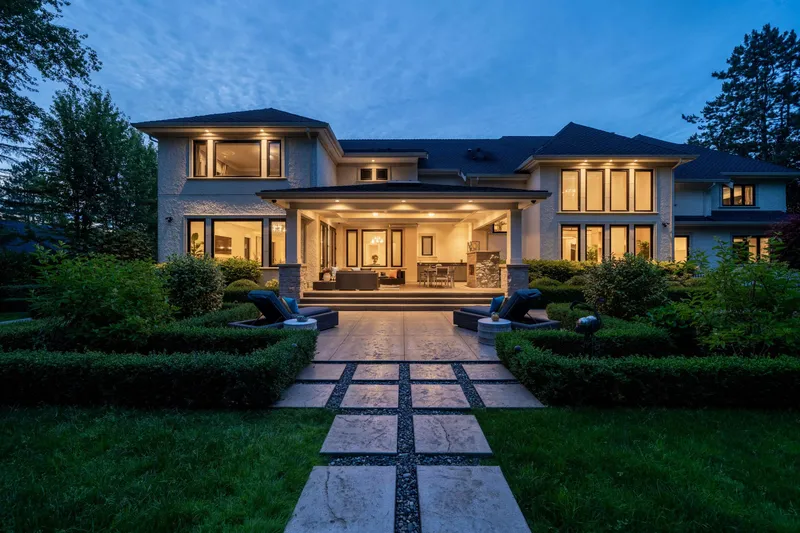 13560 27 AVENUE - photo 4 of 25