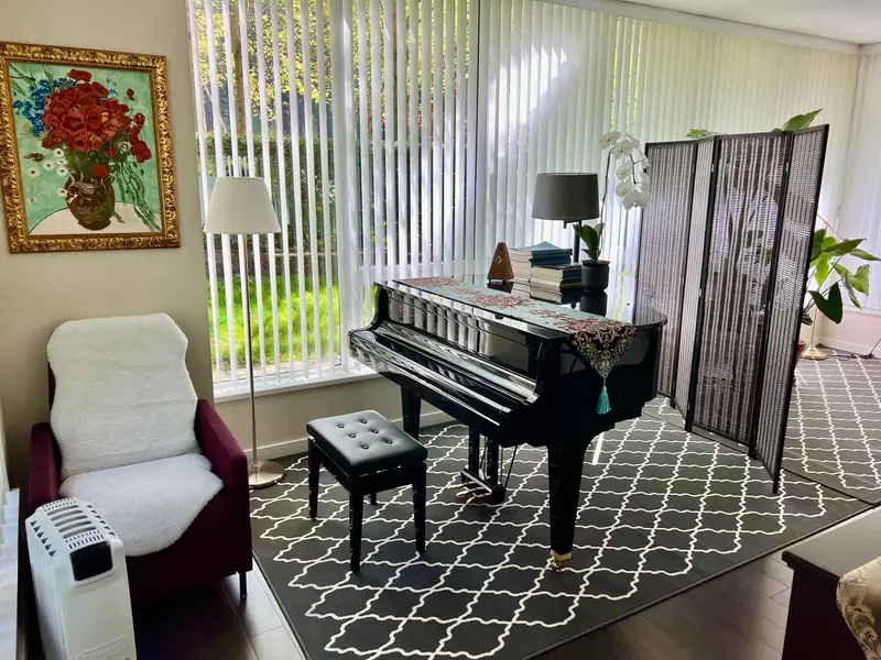 110 5728 BERTON AVENUE - photo 1 of 16