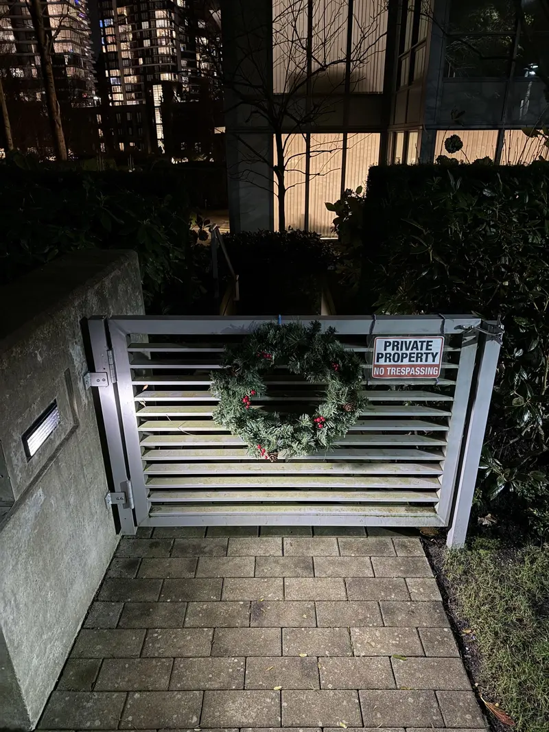 110 5728 BERTON AVENUE - photo 3 of 16