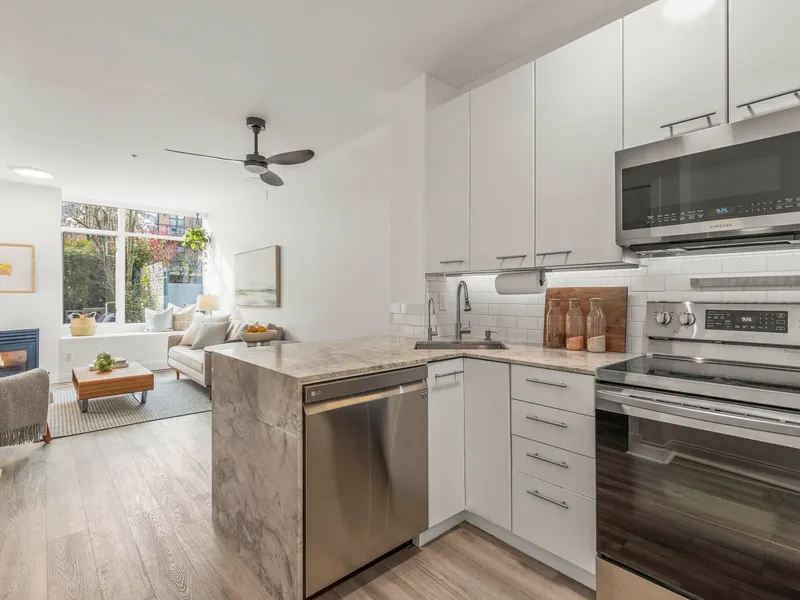 103 2028 W 11TH AVENUE - photo 3 of 25