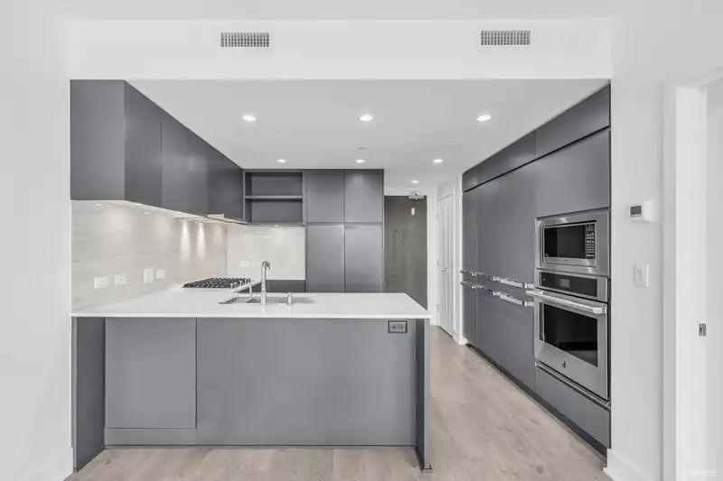 2303 450 WESTVIEW STREET - photo 3 of 33