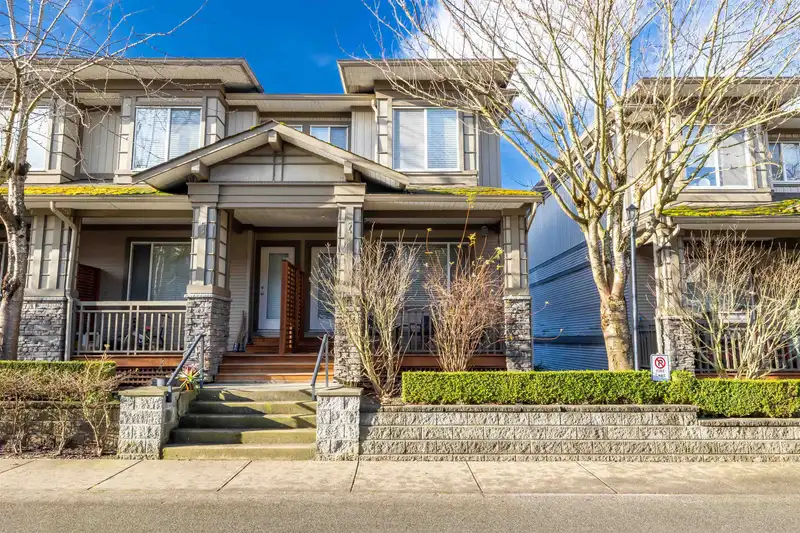 54 18701 66 AVENUE - photo 1 of 25