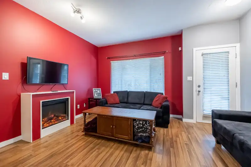 54 18701 66 AVENUE - photo 3 of 25