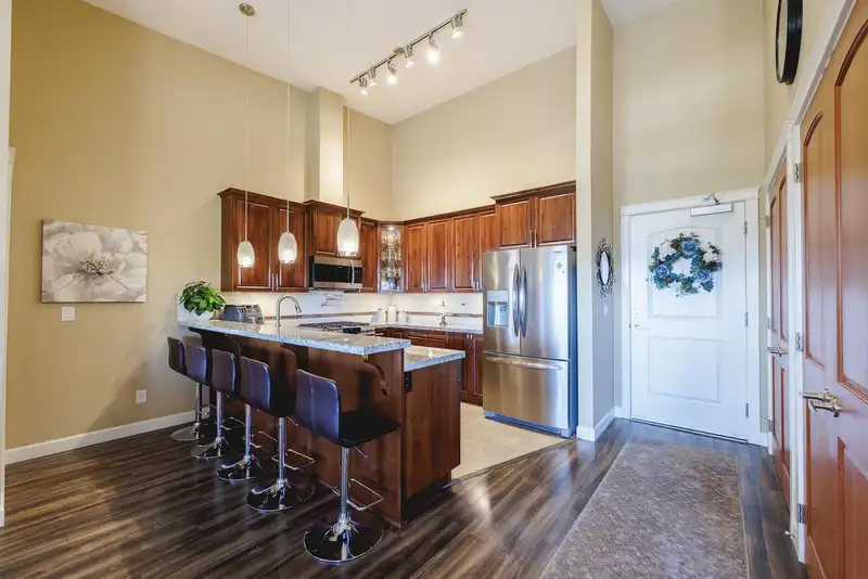 618 32445 SIMON AVENUE - photo 4 of 40
