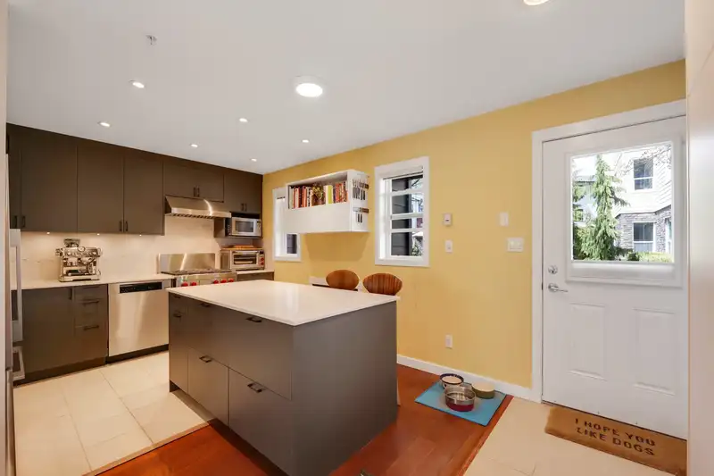 6 1204 MAIN STREET - photo 2 of 35
