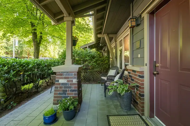 132 600 PARK CRESCENT - photo 2 of 27